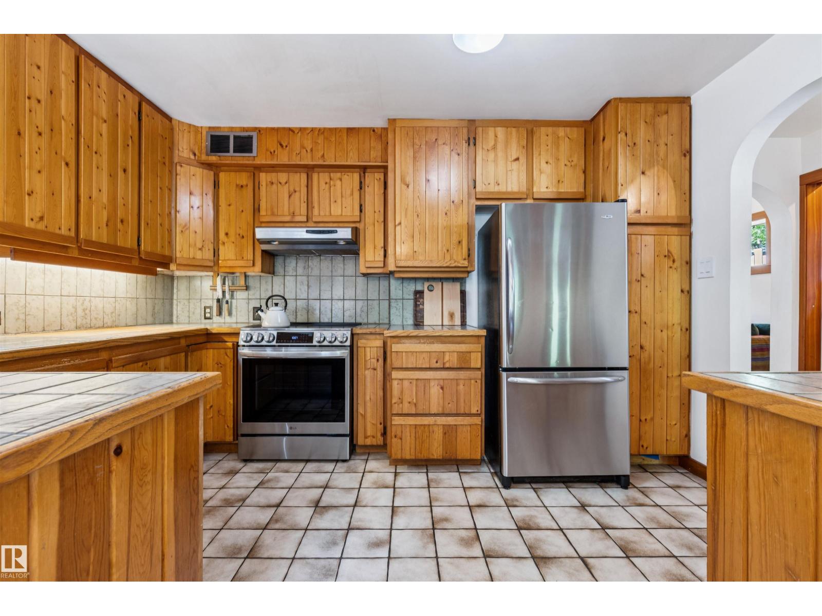 9655 87 AV NW - 21
