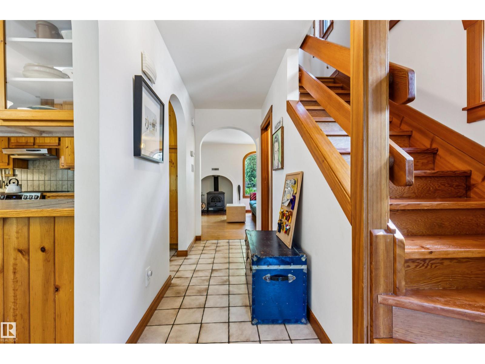 9655 87 AV NW - 9