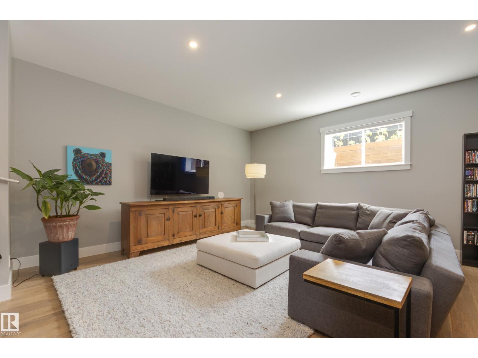 9307 147 ST NW - 39