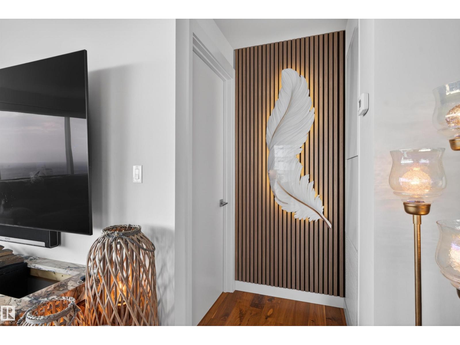 #4206 10360 102 ST NW - 18