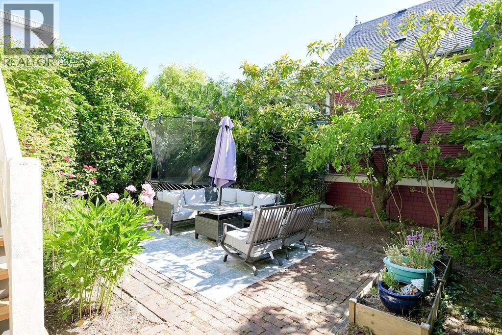 847 Carrie St - 19