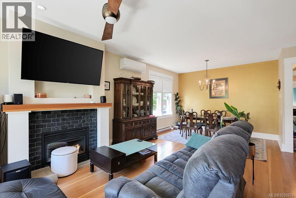 847 Carrie St - 5