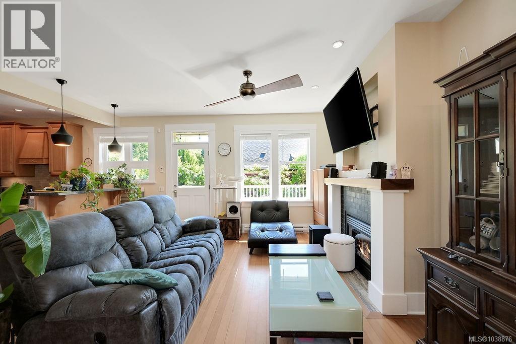 847 Carrie St - 7
