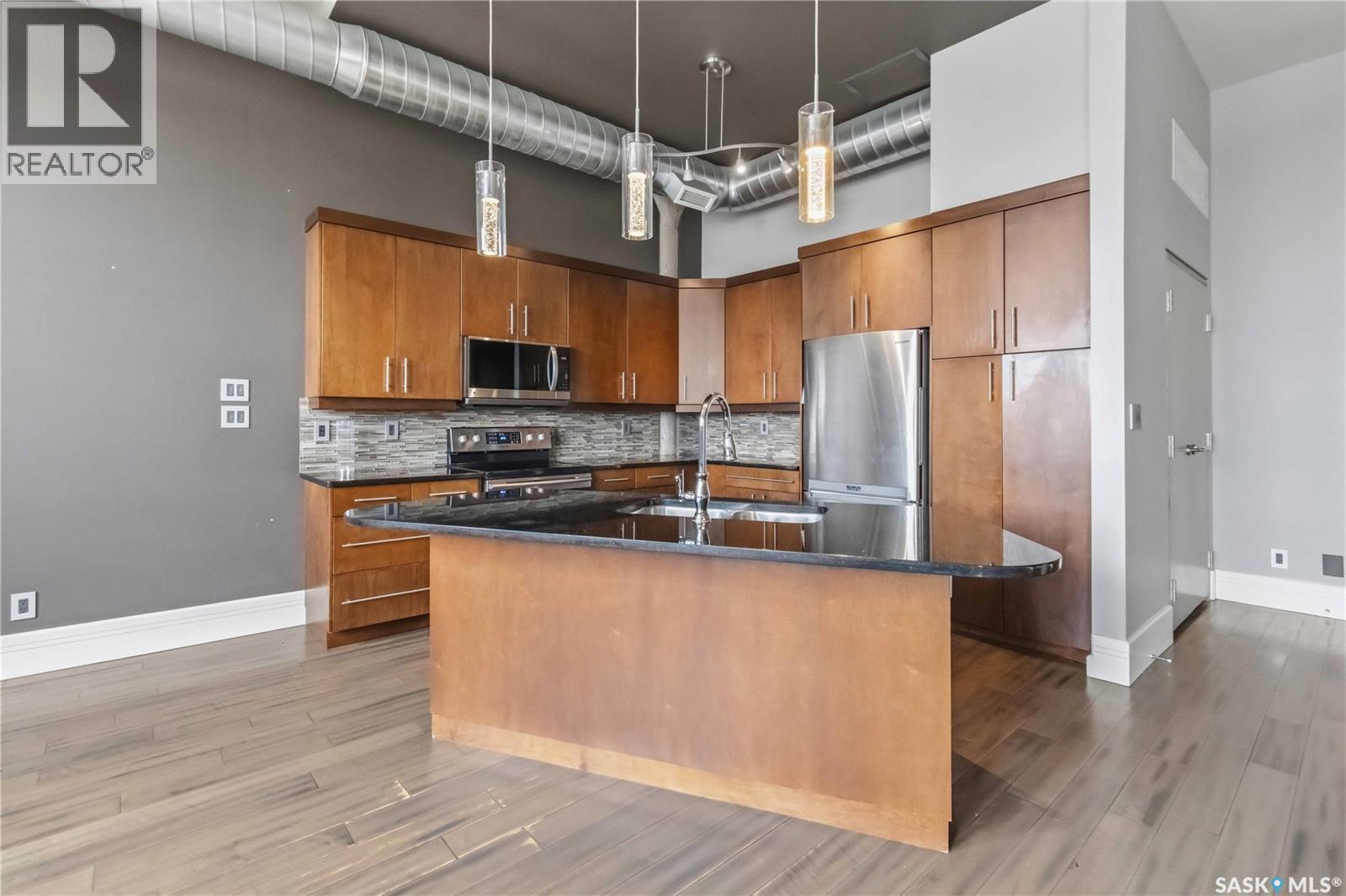 #404 73 24th STREET E - 10