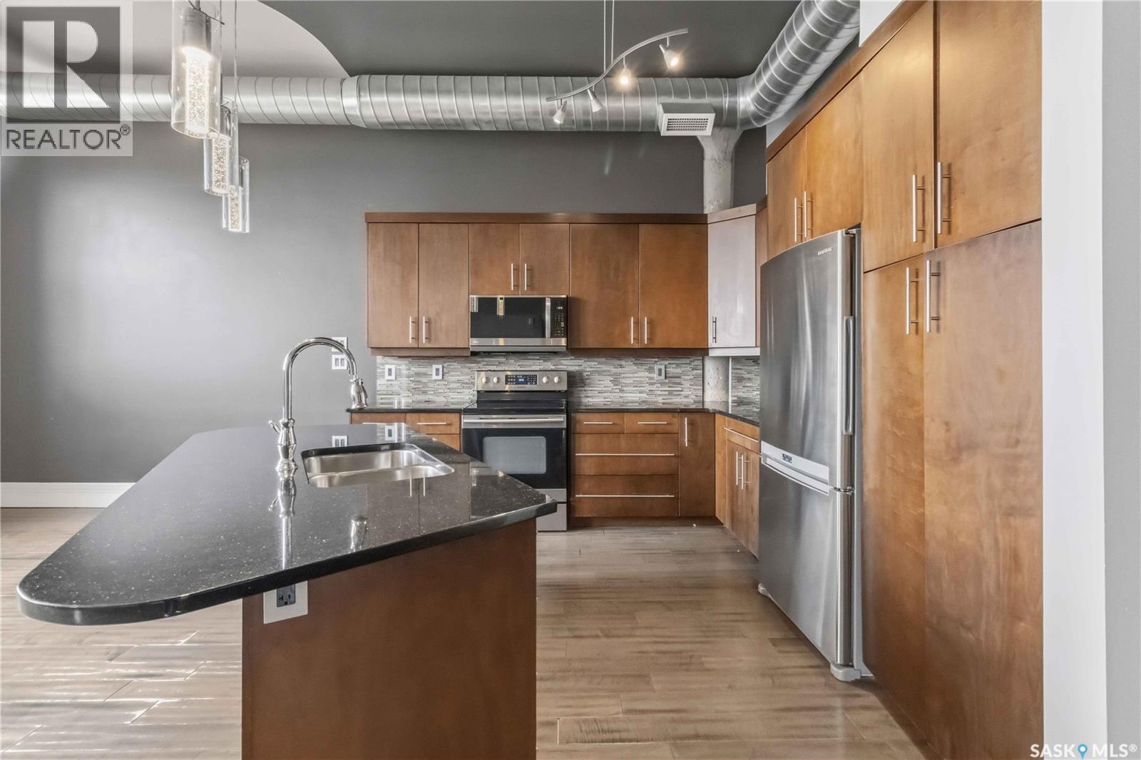 #404 73 24th STREET E - 15