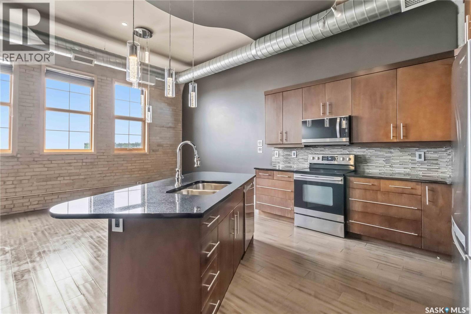 #404 73 24th STREET E - 16