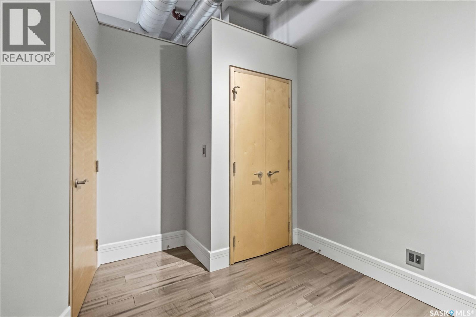 #404 73 24th STREET E - 18