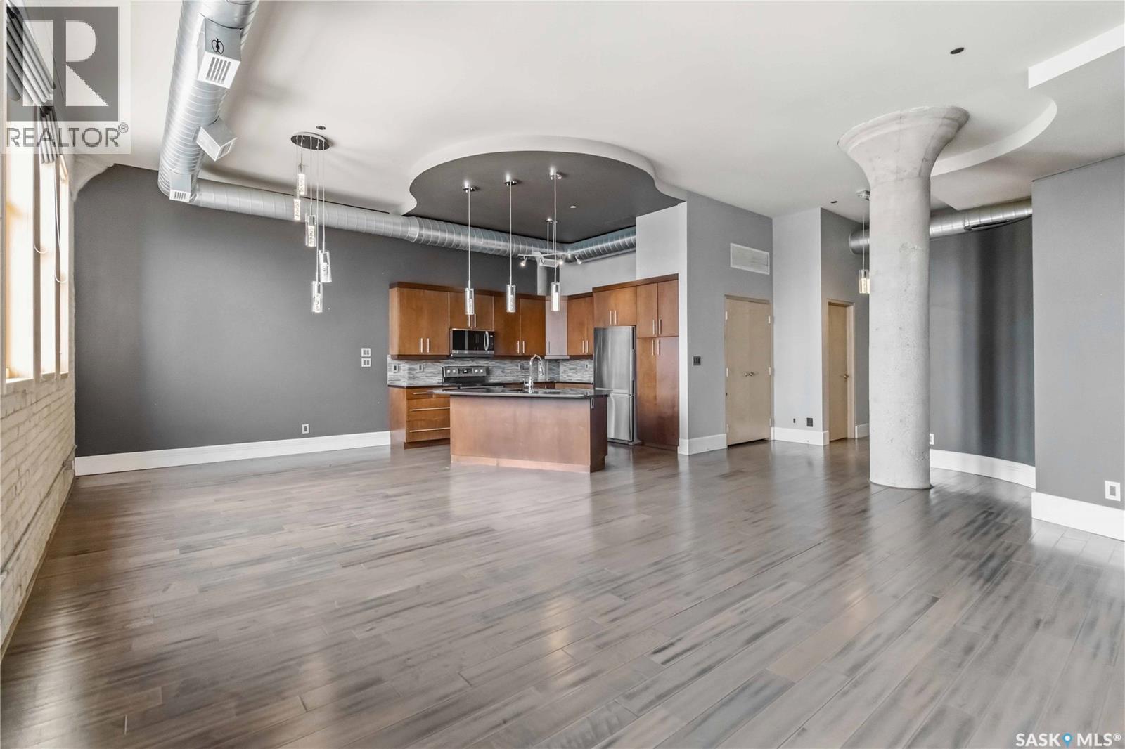 #404 73 24th STREET E - 4
