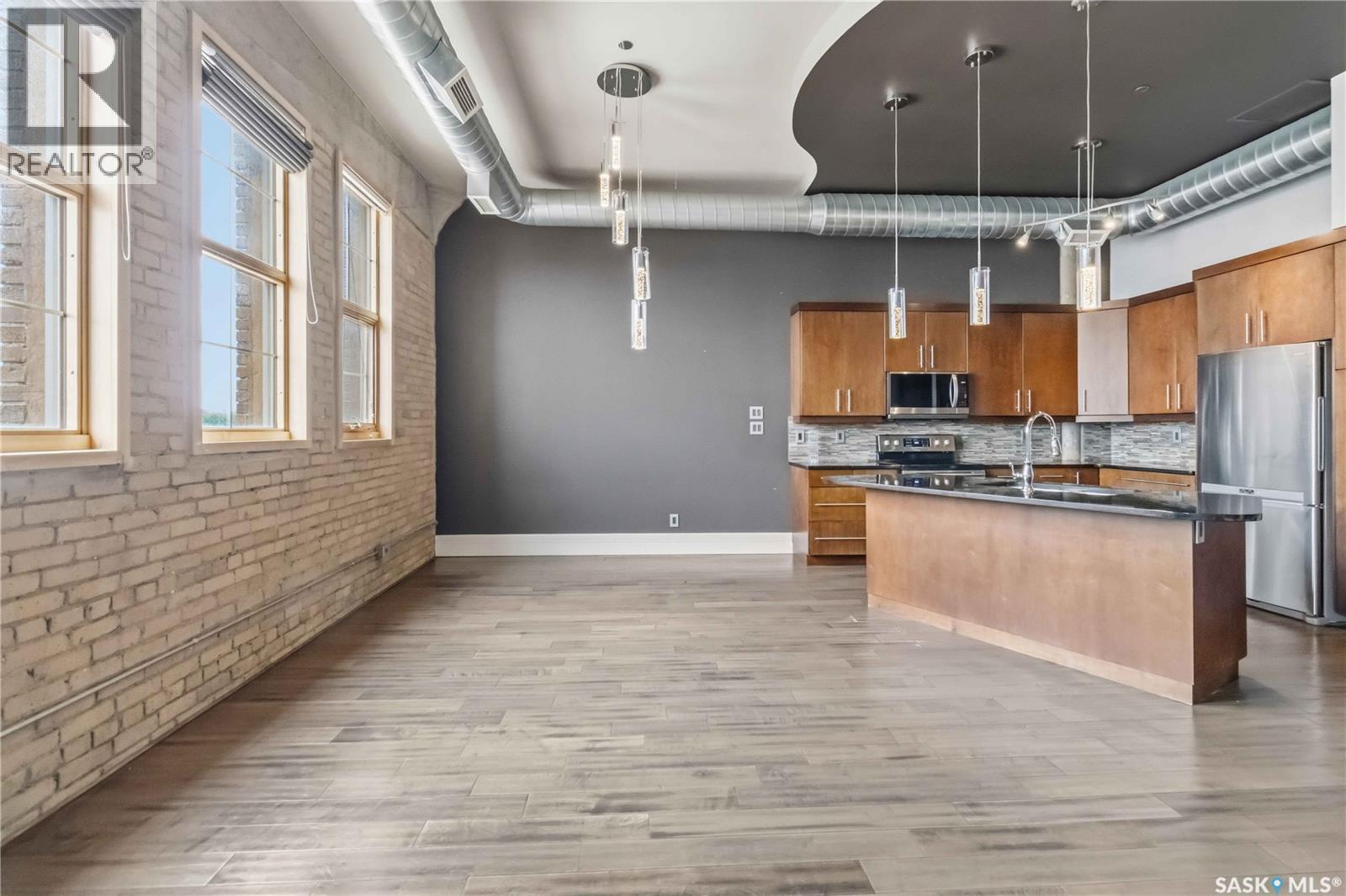 #404 73 24th STREET E - 8