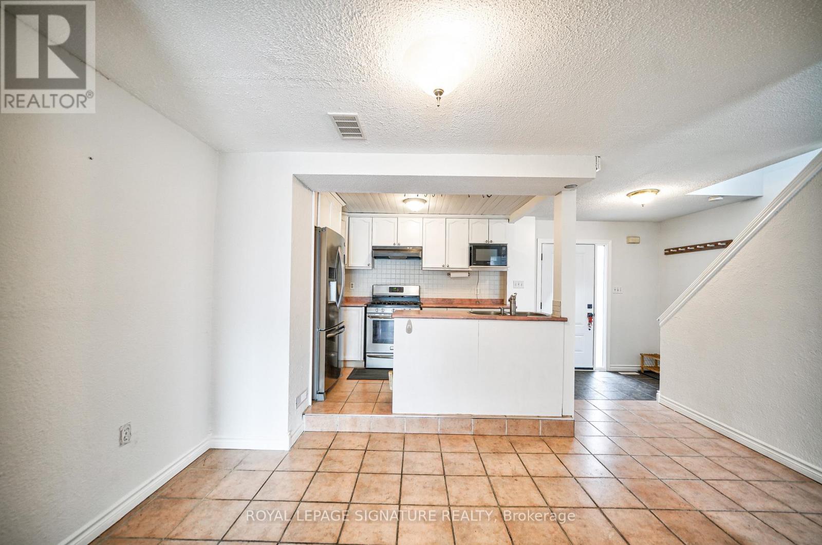 16 CHRISTIE CRESCENT - 15
