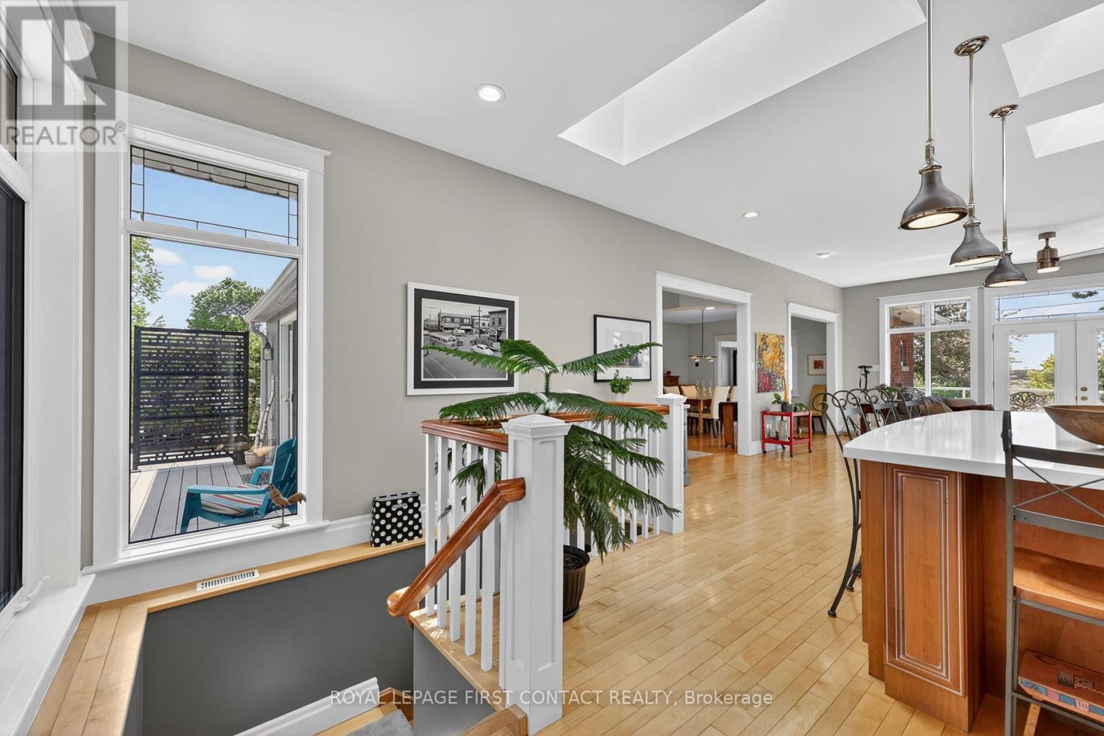 162 KEMPENFELT DRIVE - 28
