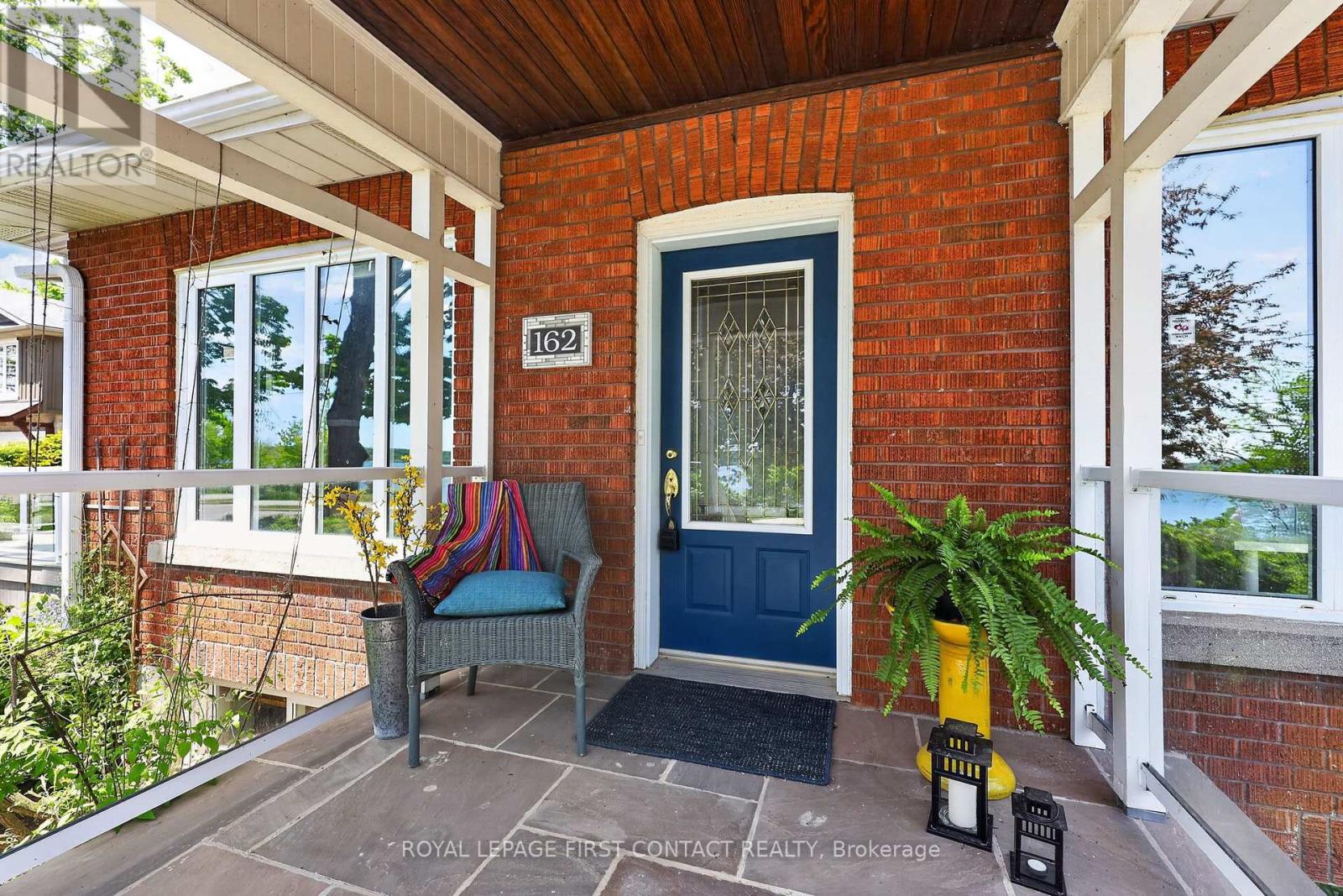 162 KEMPENFELT DRIVE - 4
