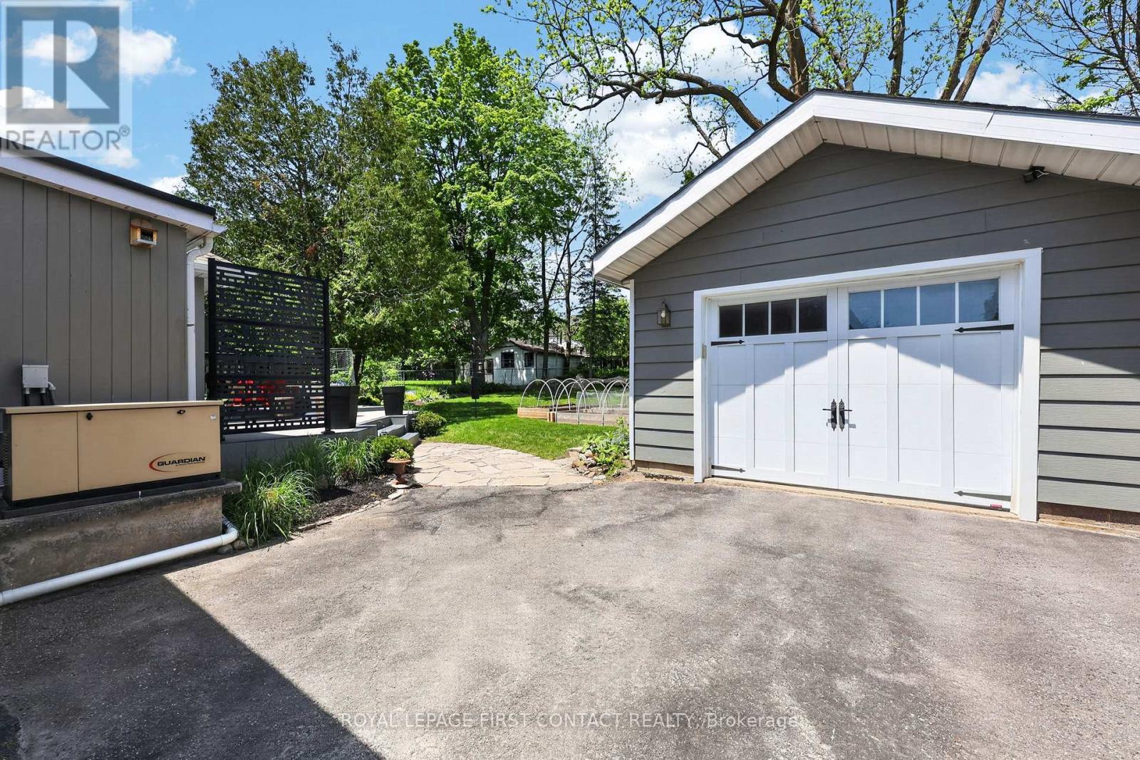 162 KEMPENFELT DRIVE - 46