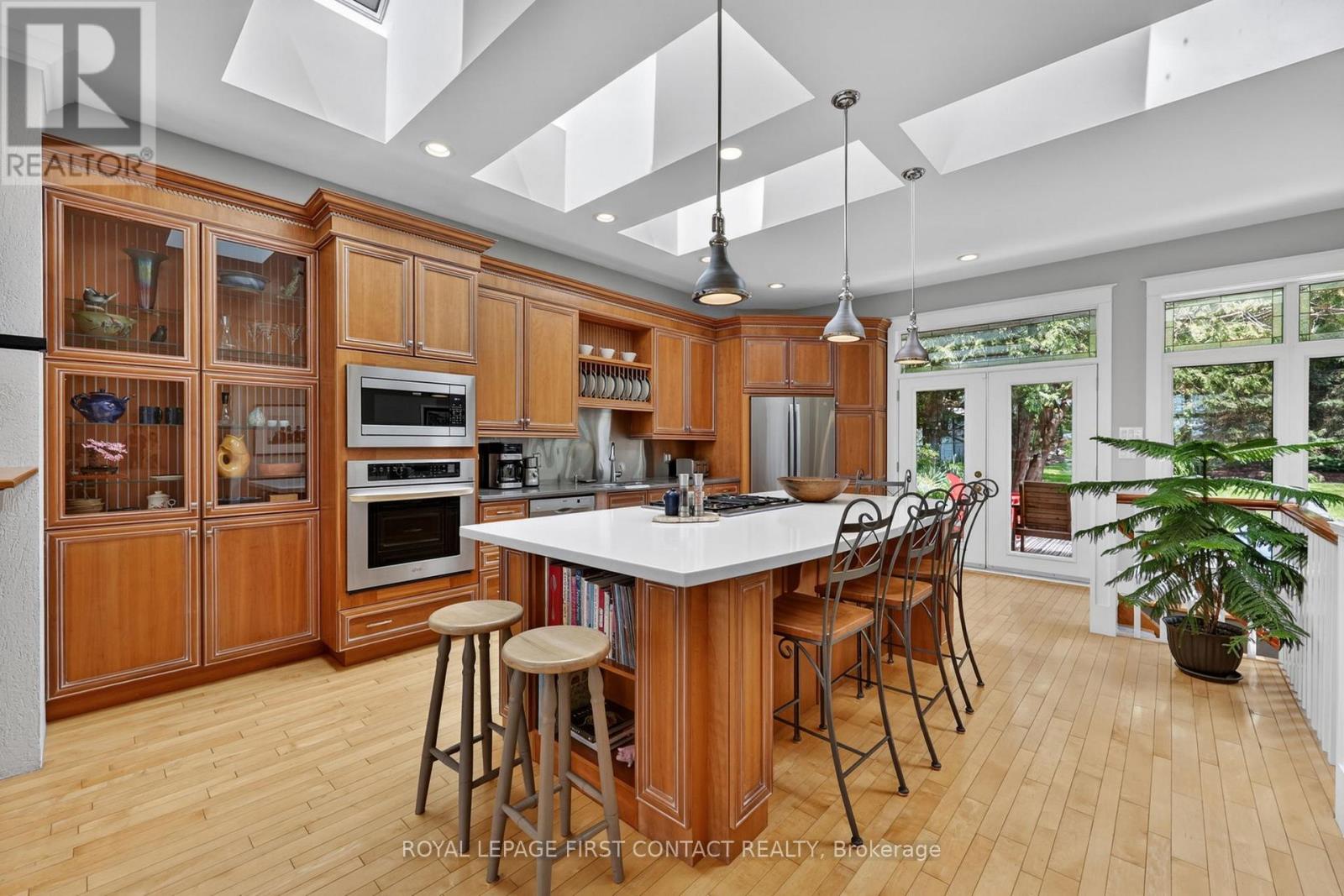 162 KEMPENFELT DRIVE - 5