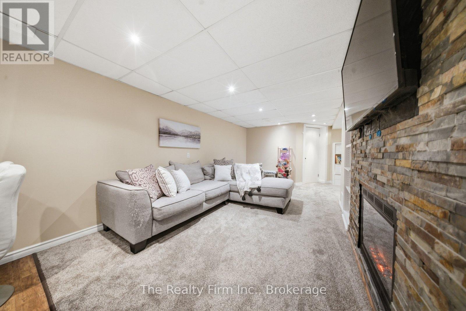 125 ANDERSON STREET - 32