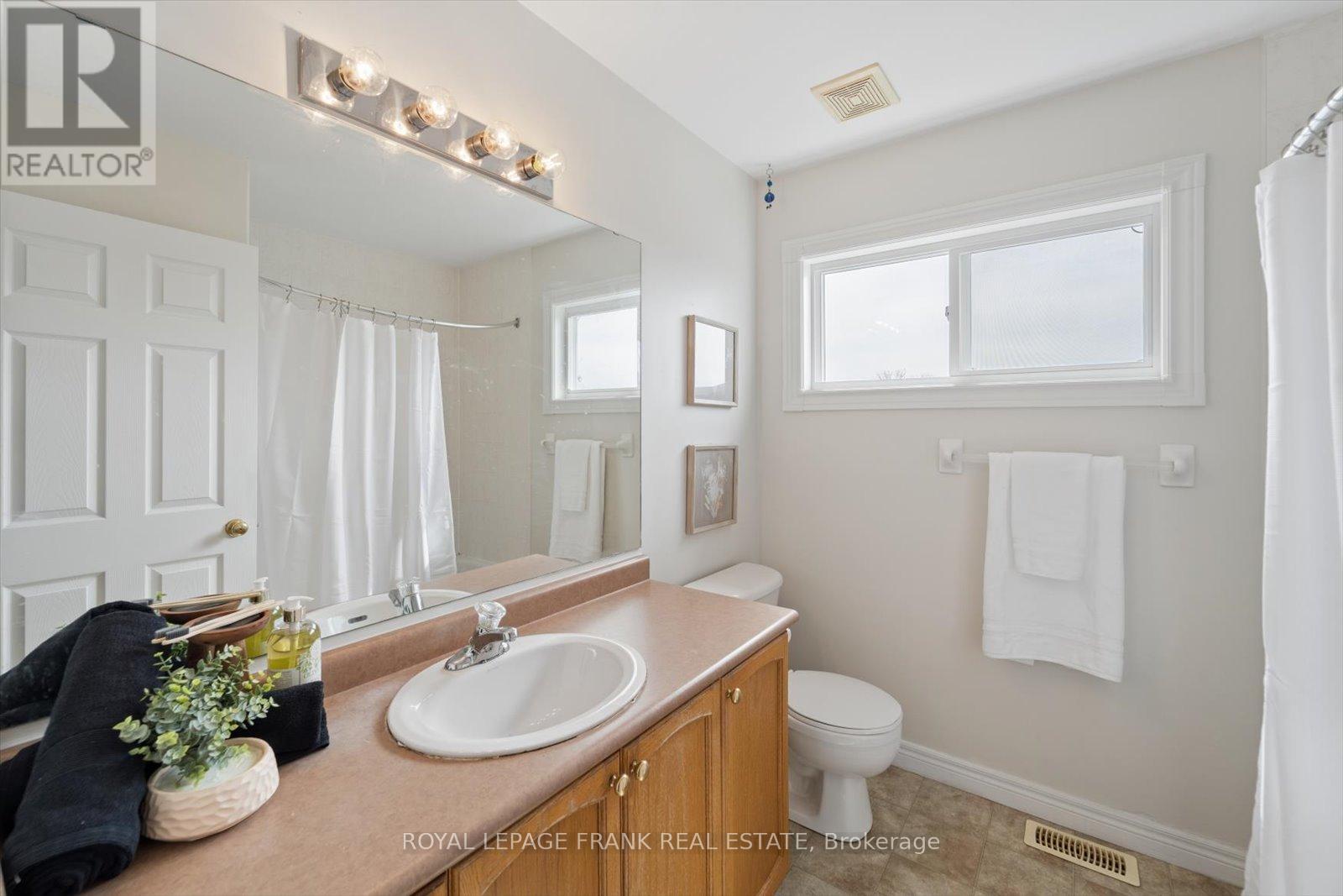 31 LANG COURT - 21
