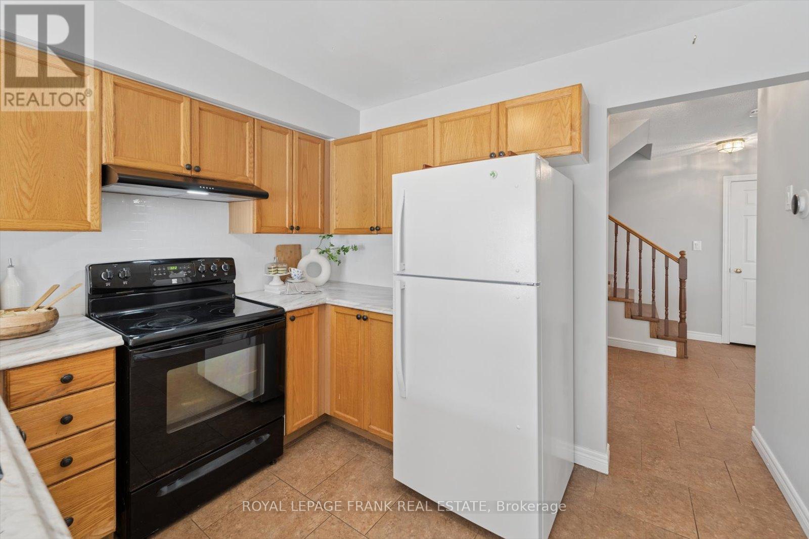 31 LANG COURT - 12