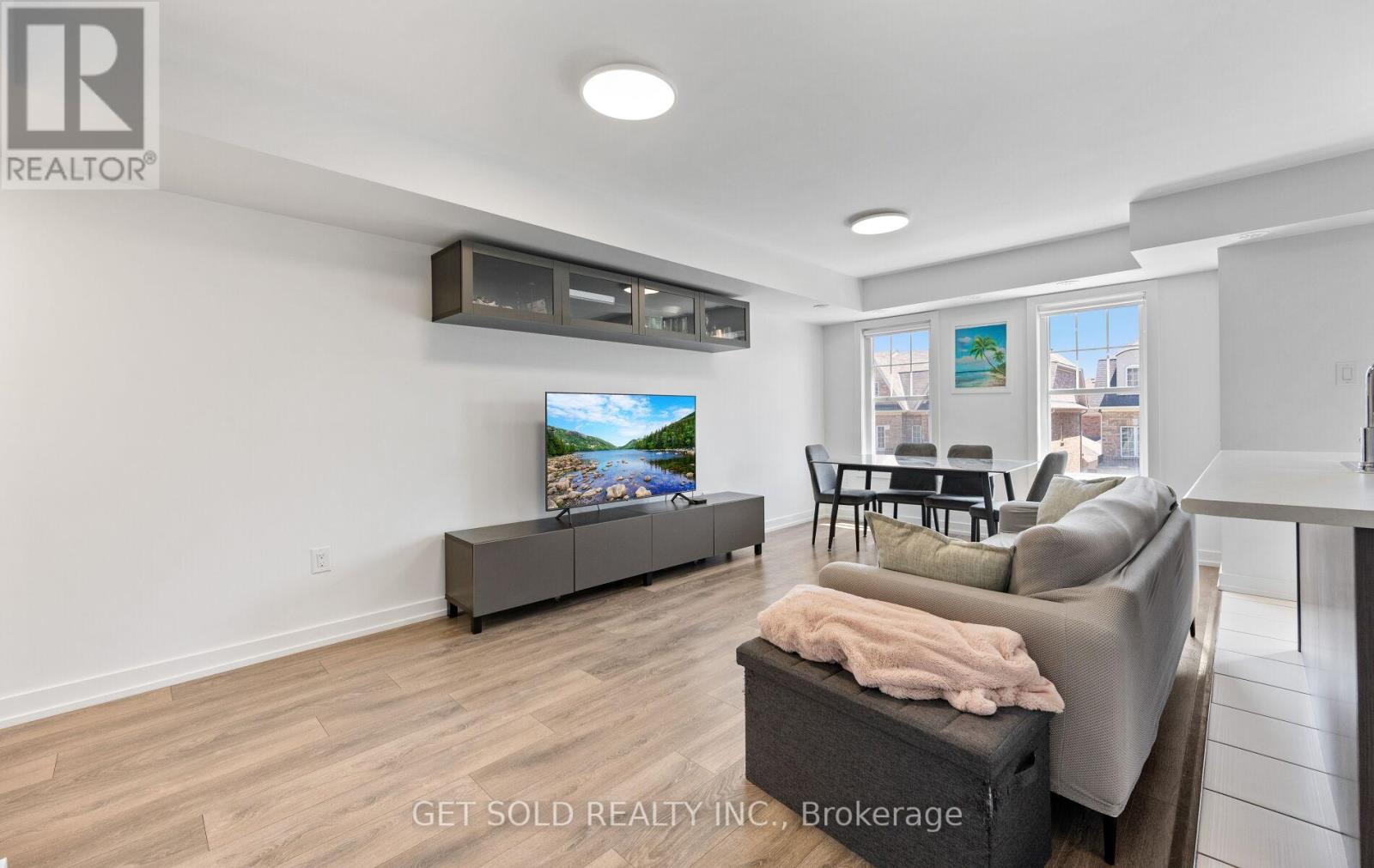 #132 80 PARROTTA DRIVE - 11