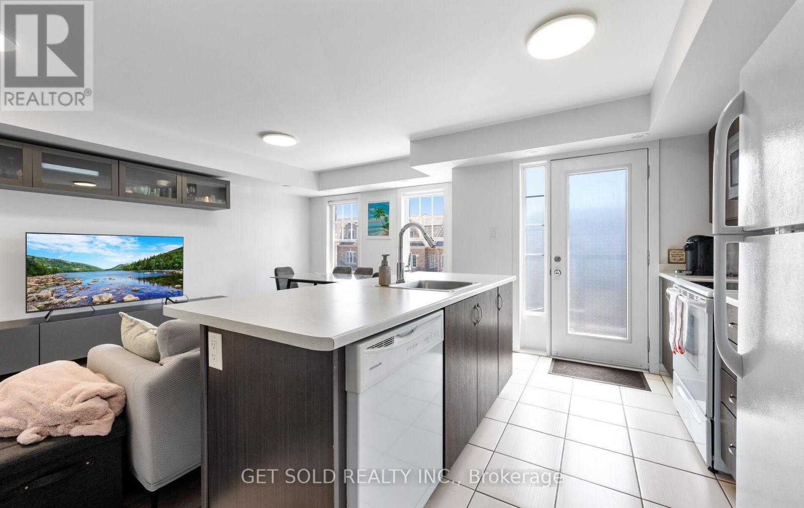 #132 80 PARROTTA DRIVE - 19