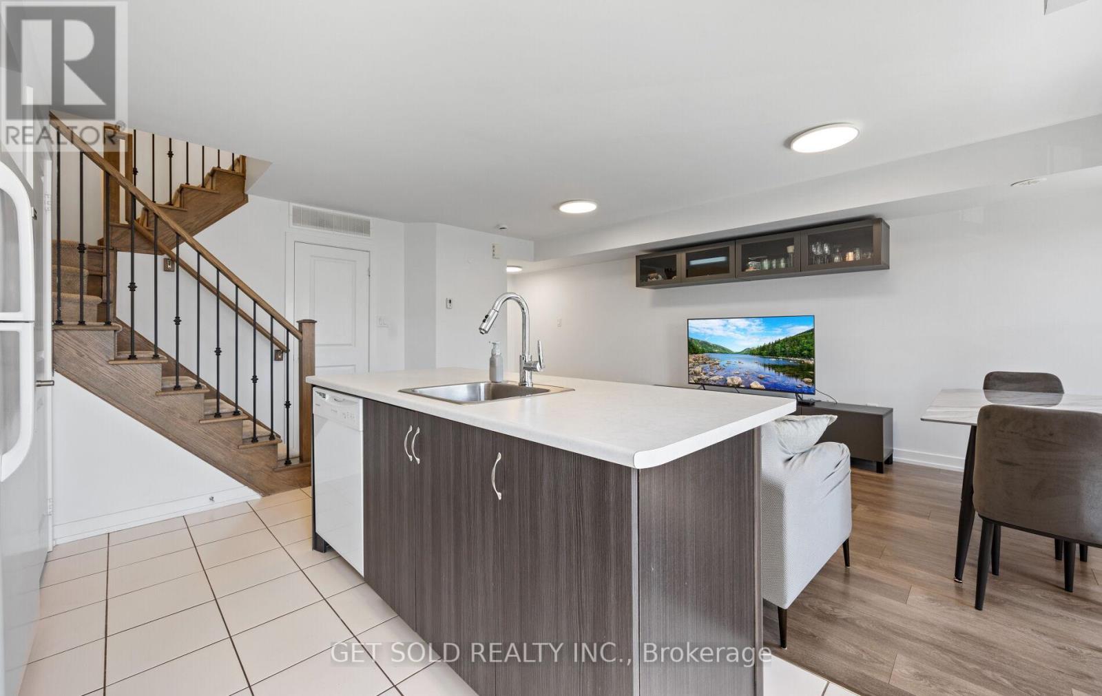 #132 80 PARROTTA DRIVE - 20