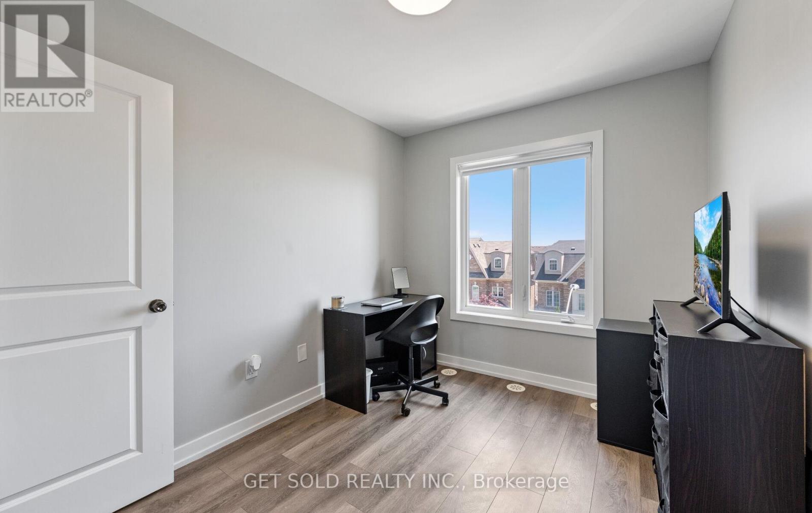 #132 80 PARROTTA DRIVE - 36