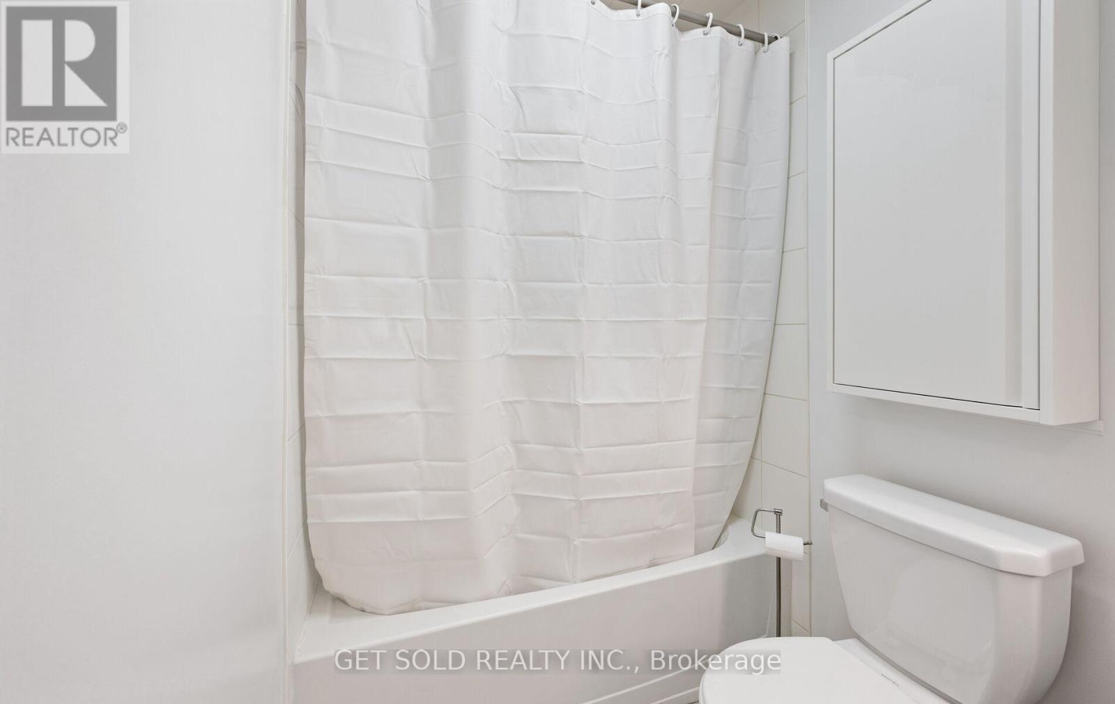 #132 80 PARROTTA DRIVE - 39
