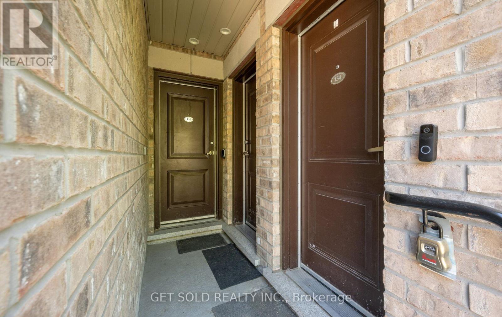 #132 80 PARROTTA DRIVE - 4