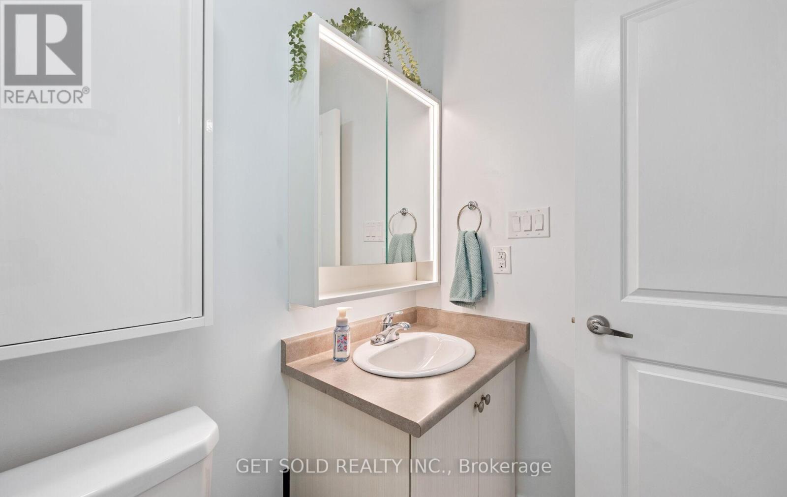 #132 80 PARROTTA DRIVE - 40