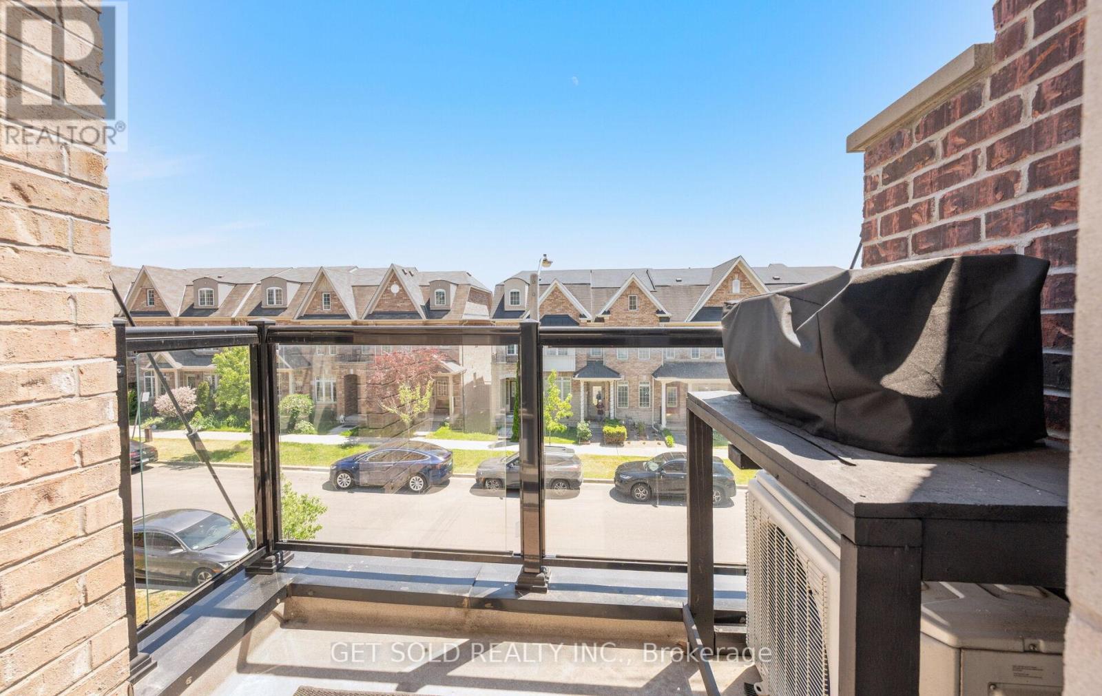 #132 80 PARROTTA DRIVE - 42