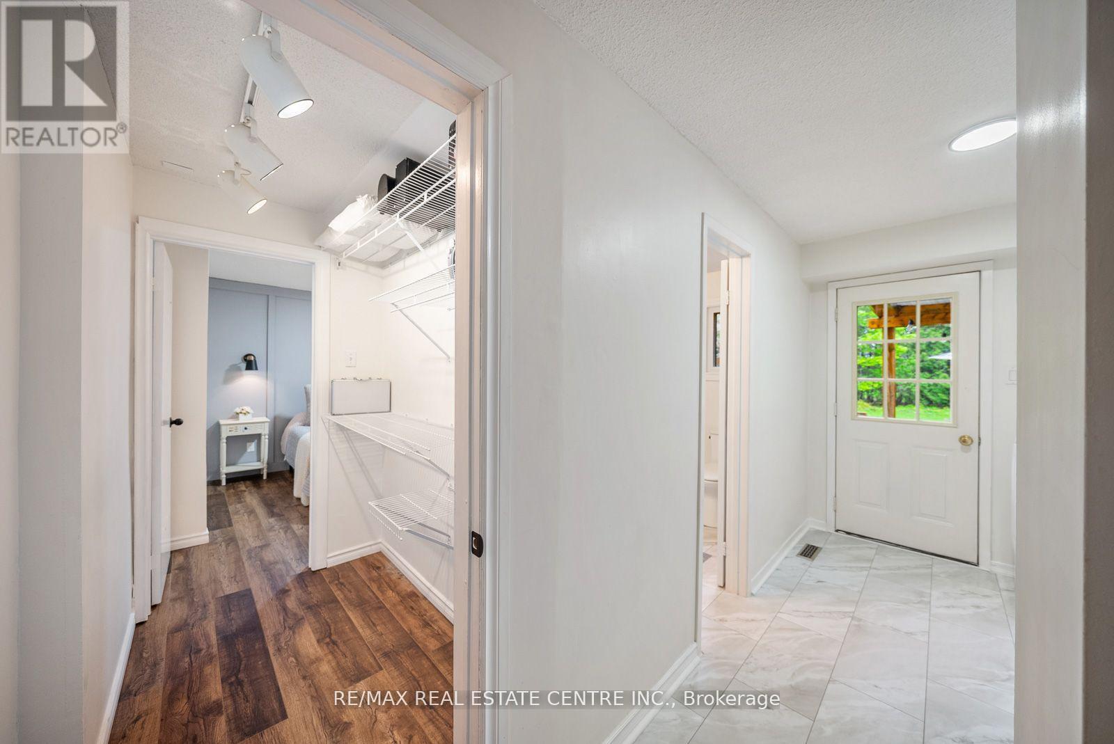 1684 VAUGHAN DRIVE - 25
