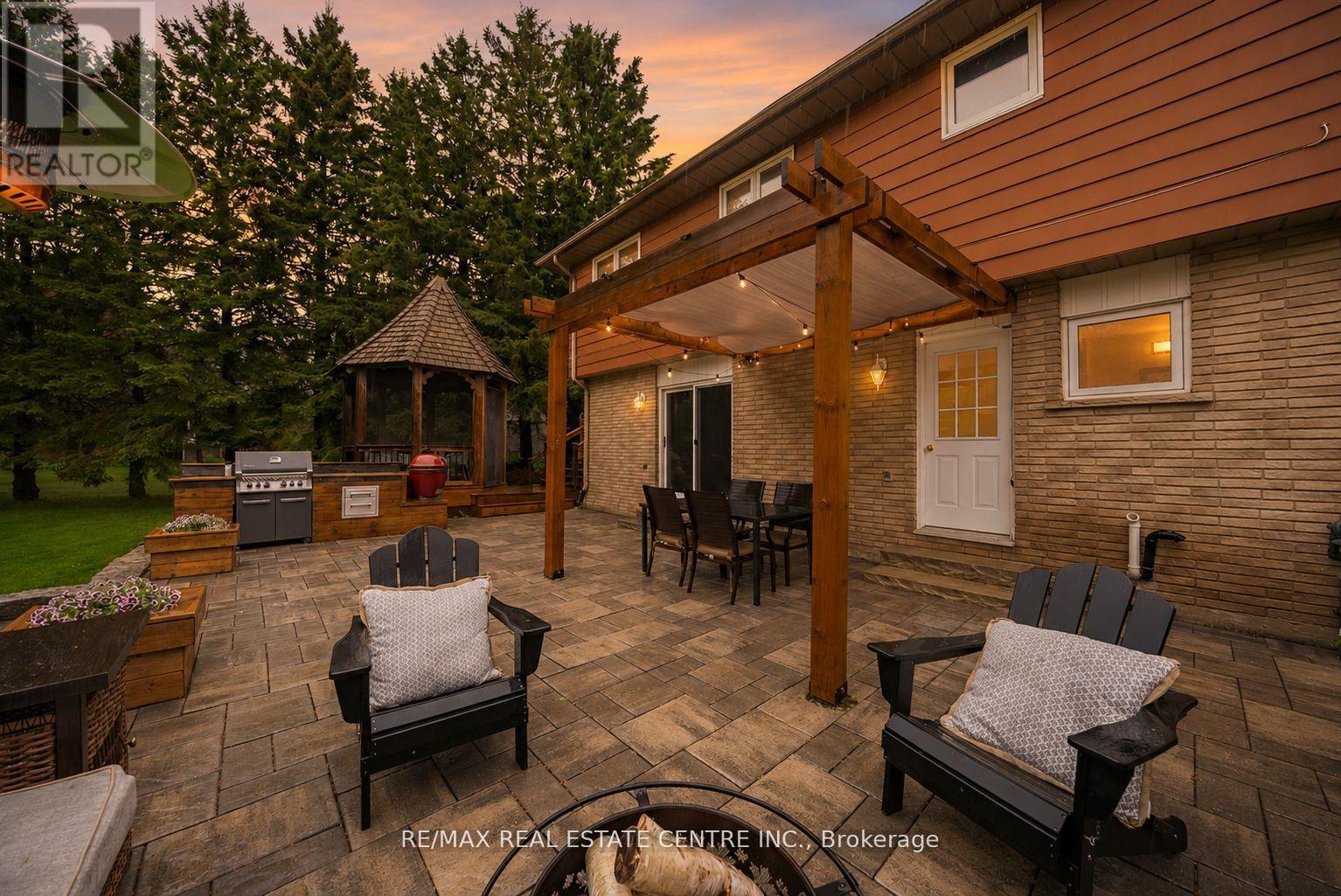1684 VAUGHAN DRIVE - 47