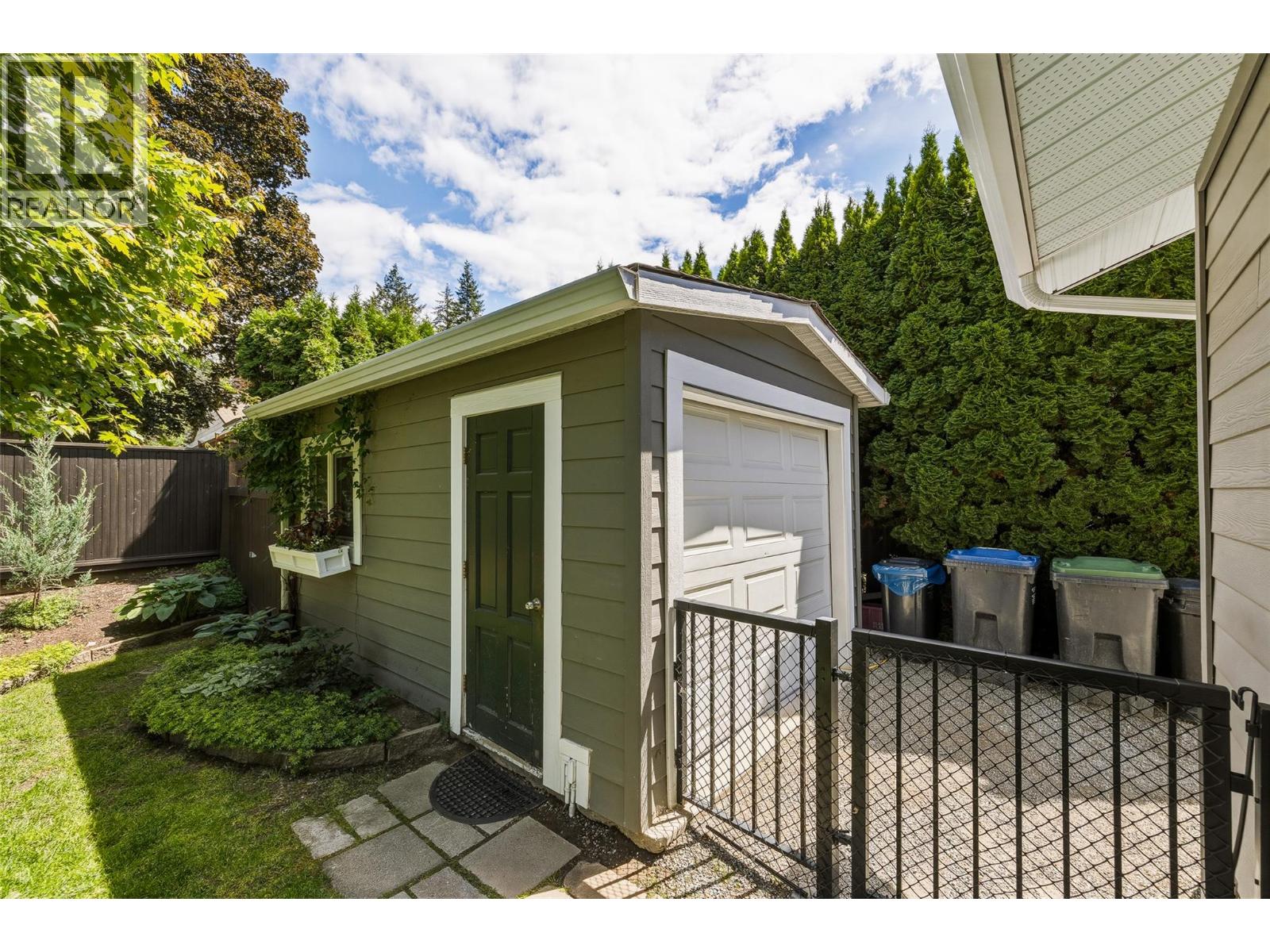  882 Roma Court, Kelowna