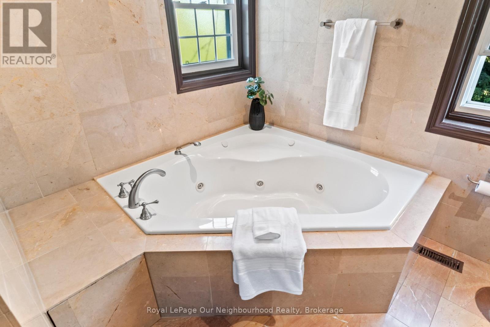 44 GATCOMBE CIRCLE - 14