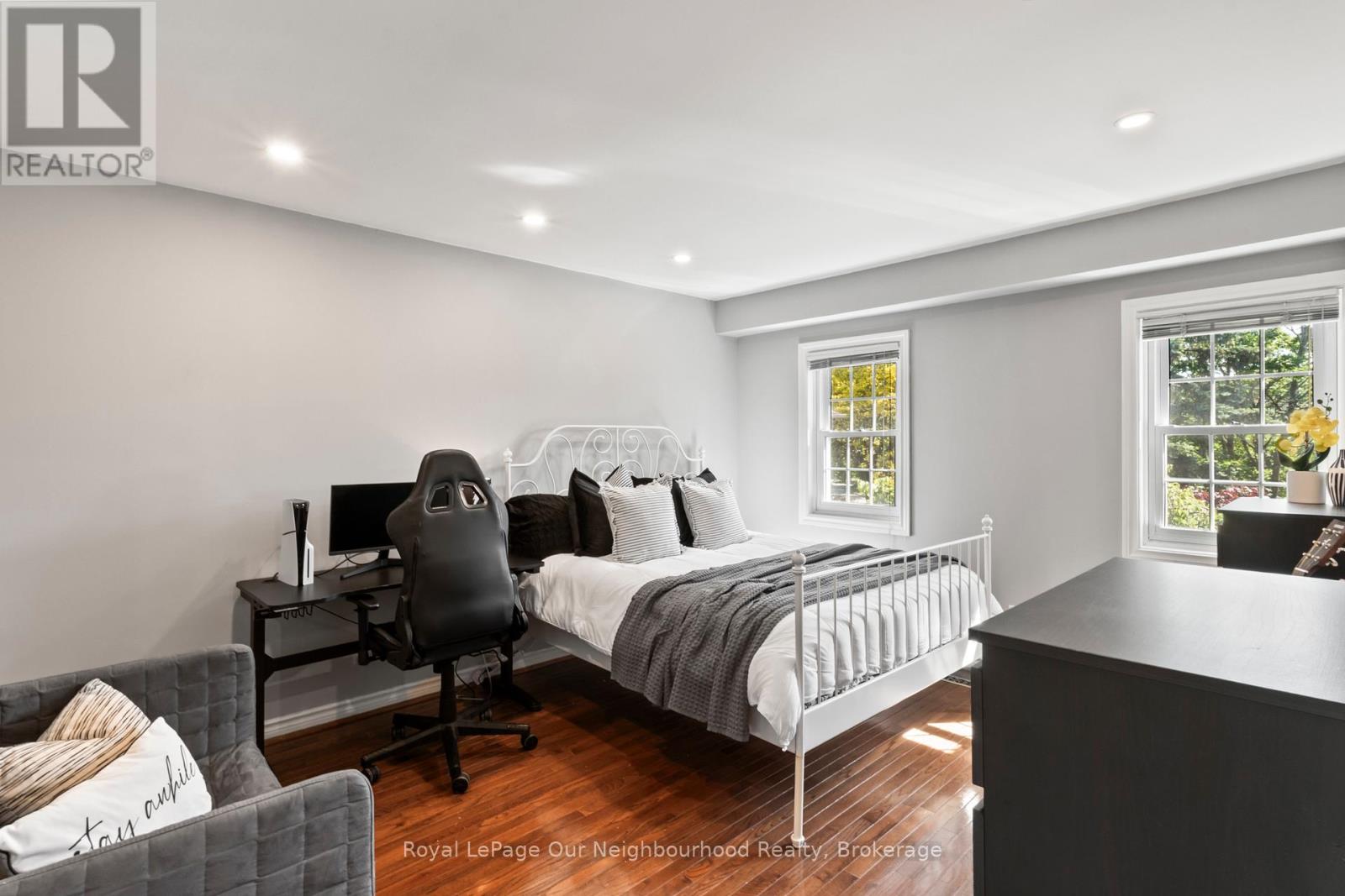 44 GATCOMBE CIRCLE - 17