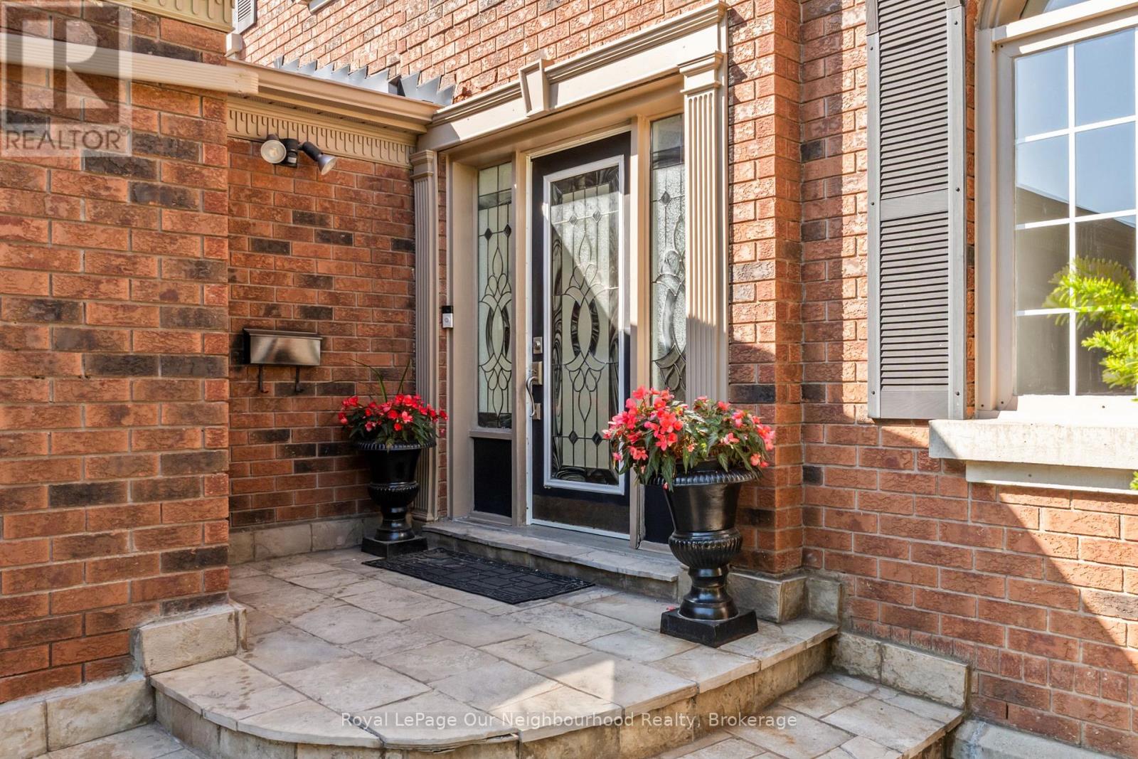 44 GATCOMBE CIRCLE - Image 2