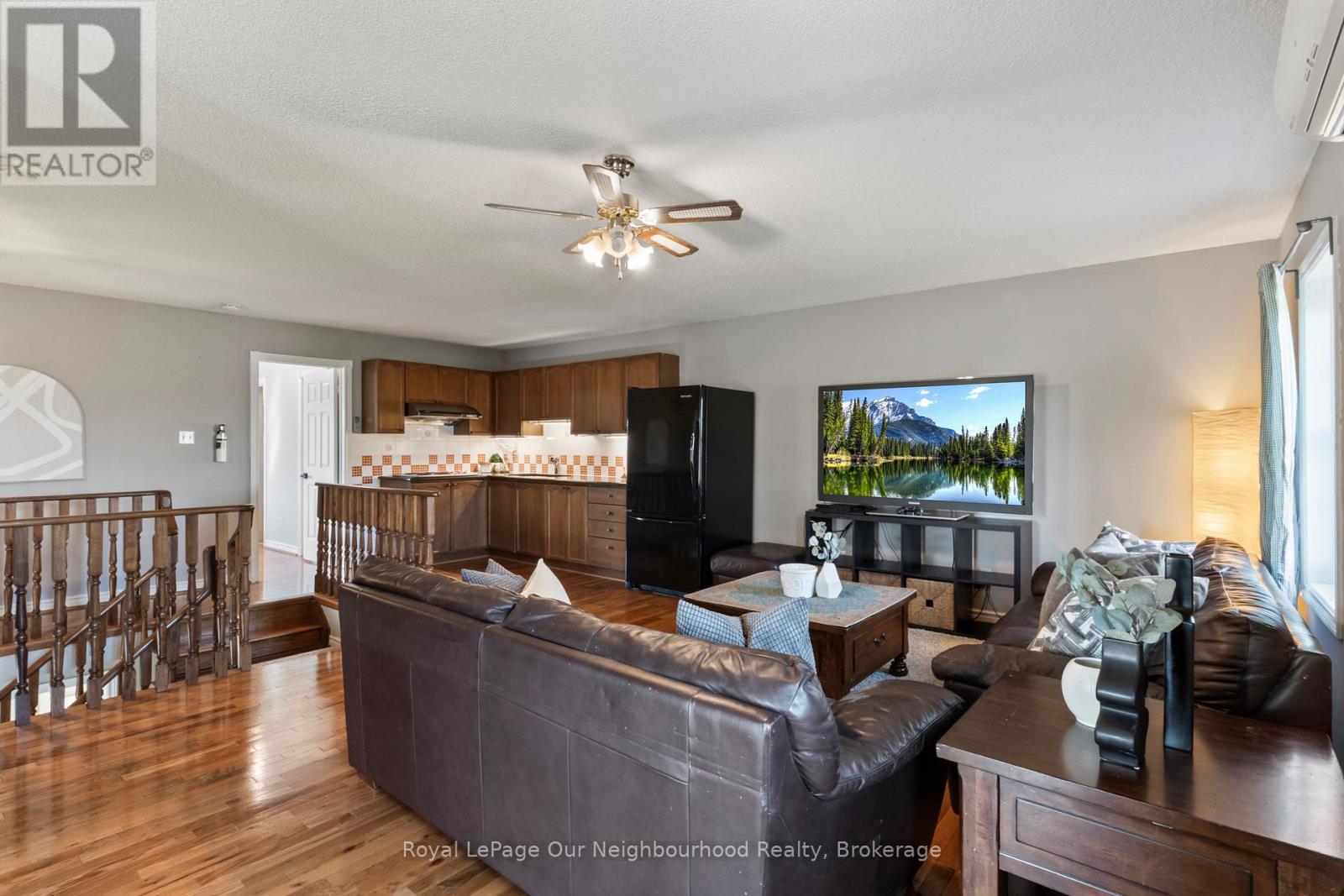 44 GATCOMBE CIRCLE - 20