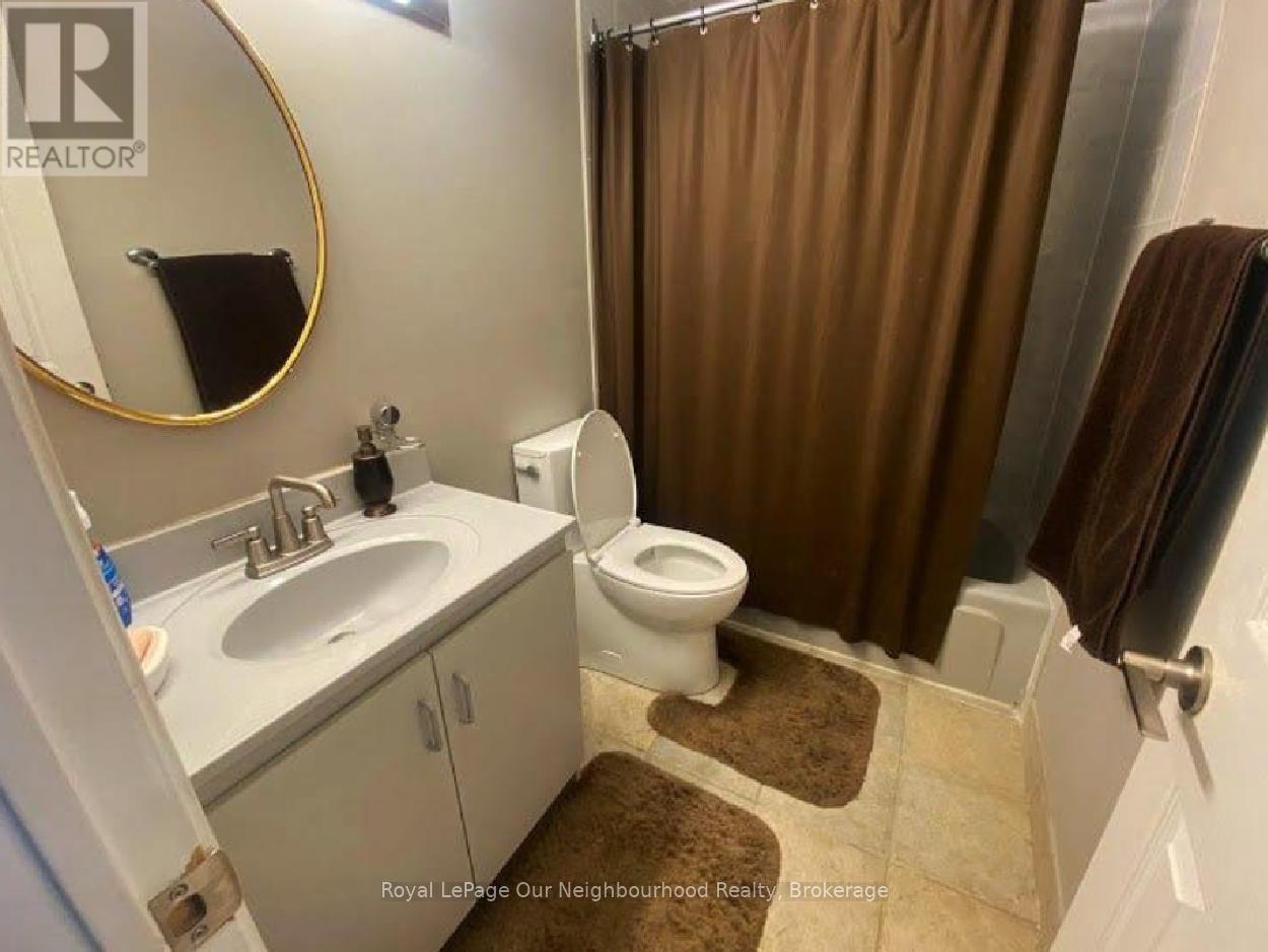 44 GATCOMBE CIRCLE - 27