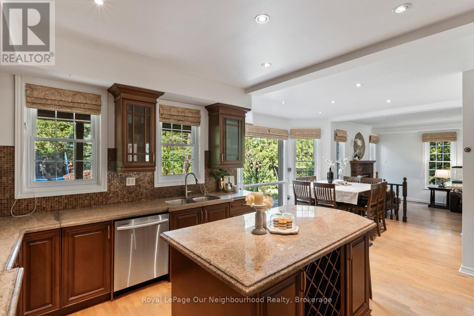 44 GATCOMBE CIRCLE - 6
