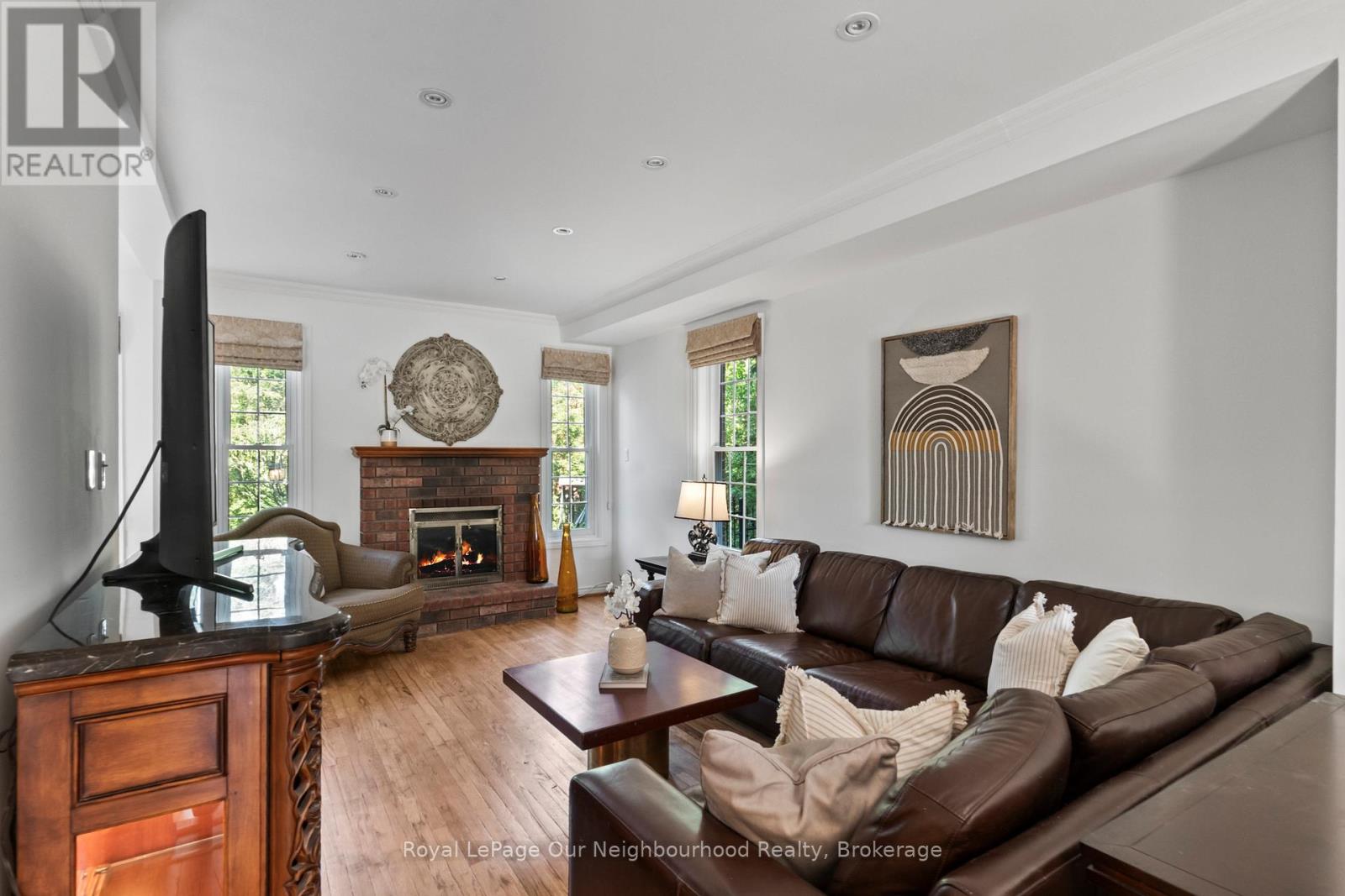 44 GATCOMBE CIRCLE - 7