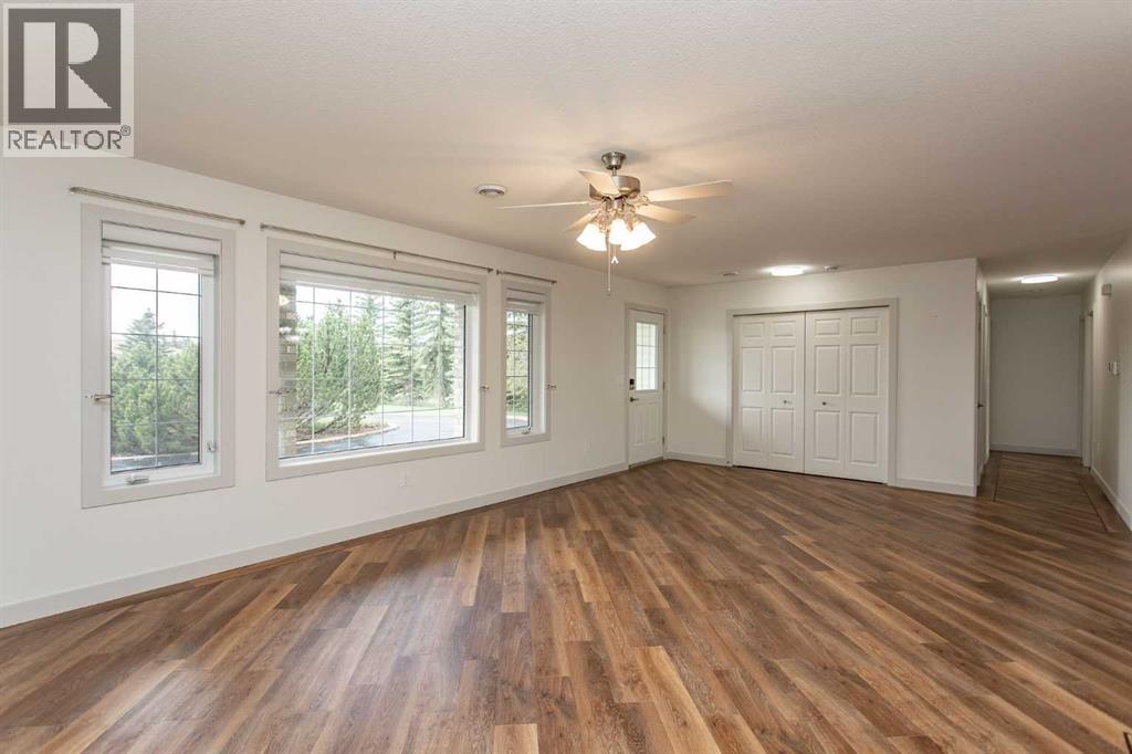 4504 45 Avenue - photo 2