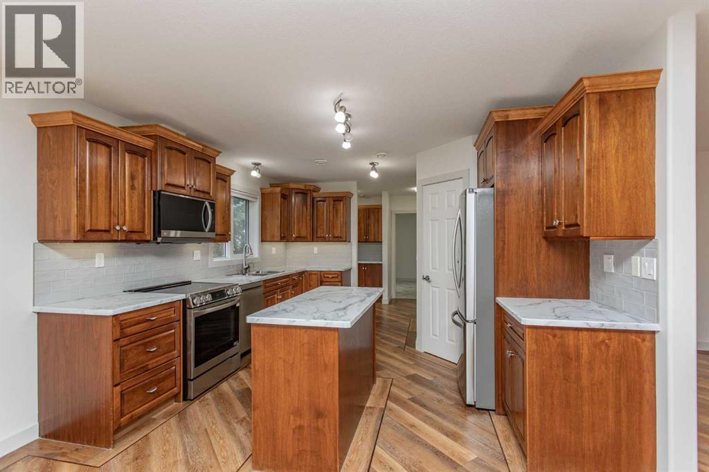 4504 45 Avenue — photo 7