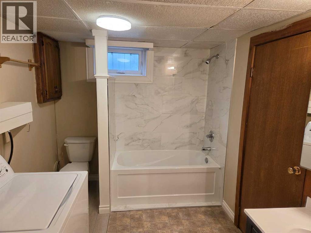 3532 50 Avenue E - 26