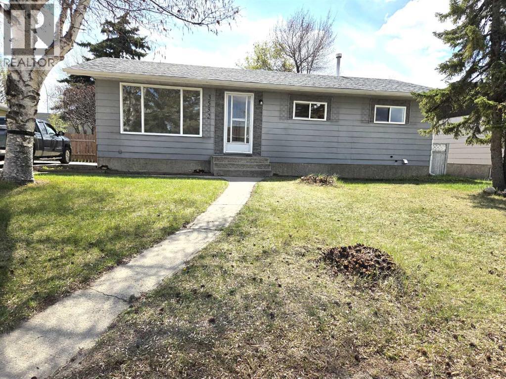 3532 50 Avenue E - 3