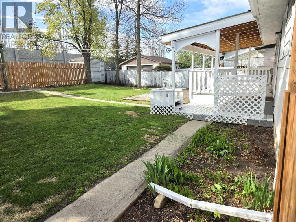 3532 50 Avenue E - 8