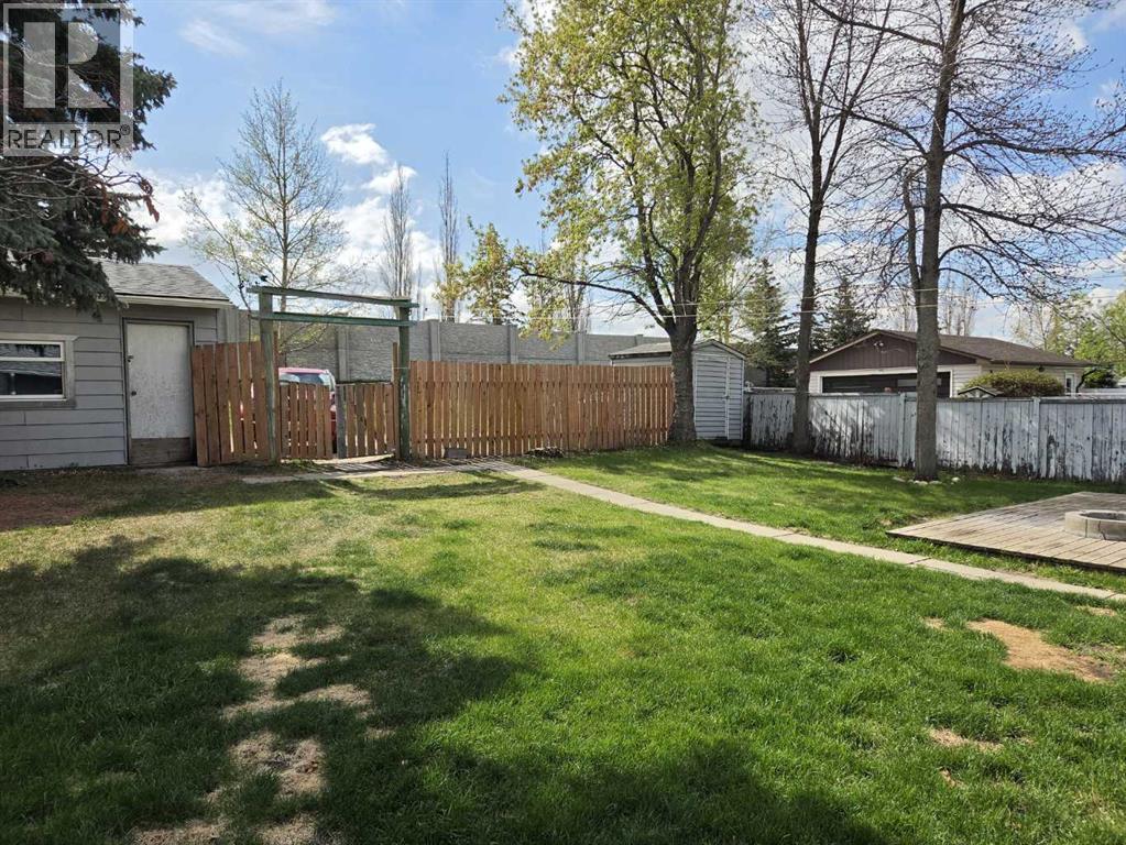3532 50 Avenue E - 6