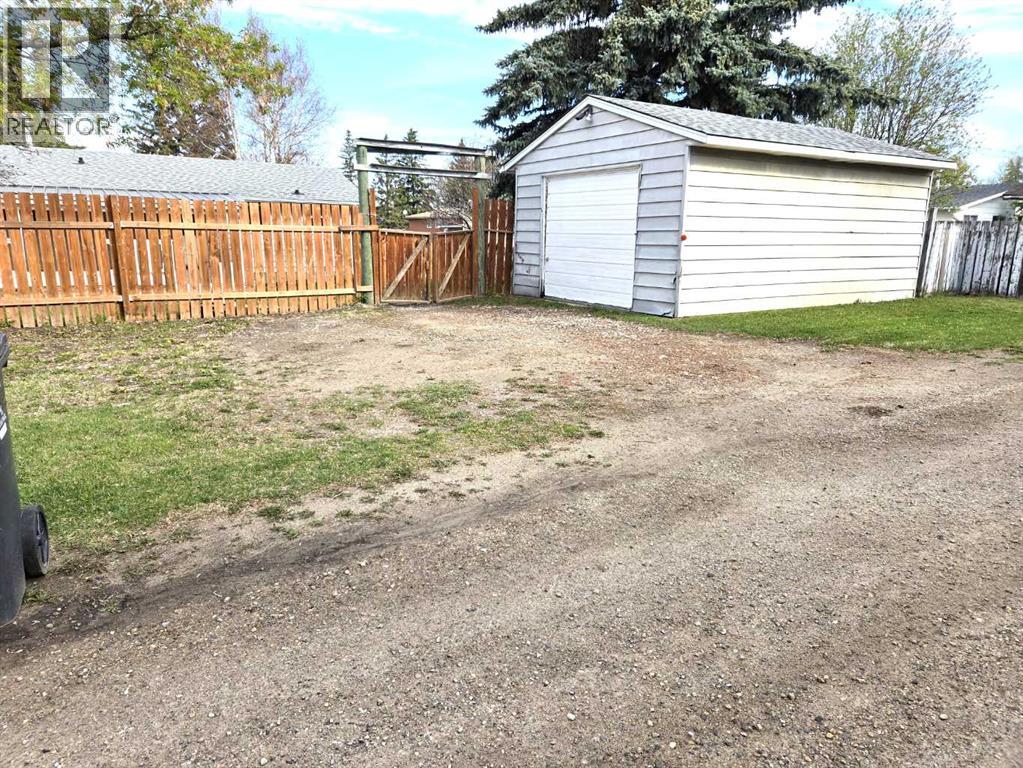 3532 50 Avenue E - 9