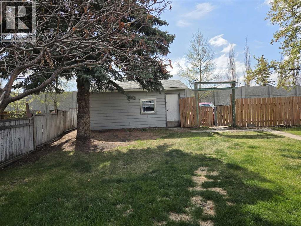 3532 50 Avenue E - 5