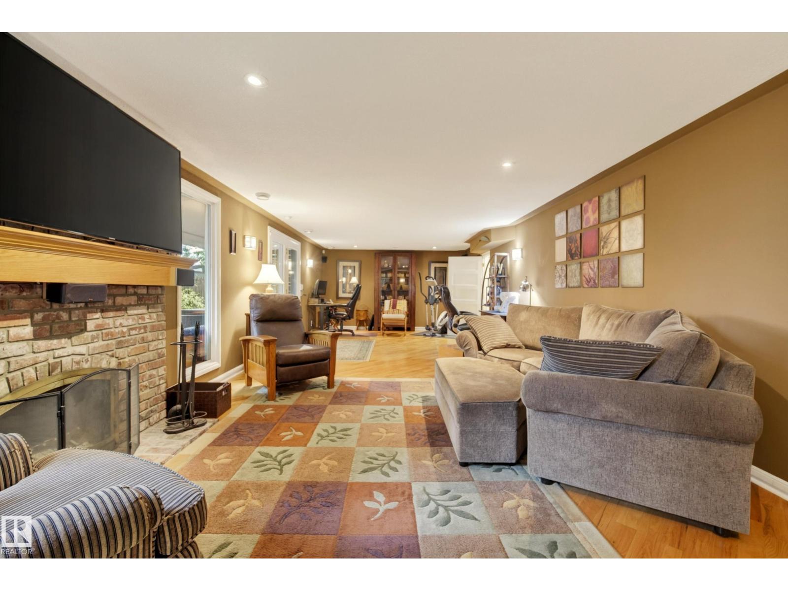 78 GOODRIDGE DR - 47