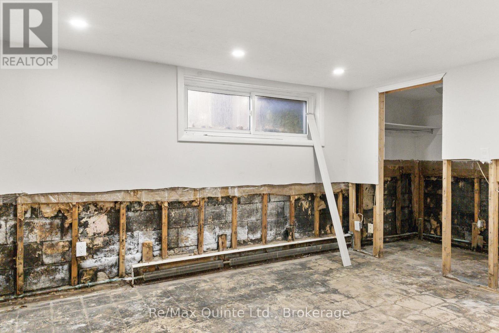 5 STANLEY PARK DRIVE - 48