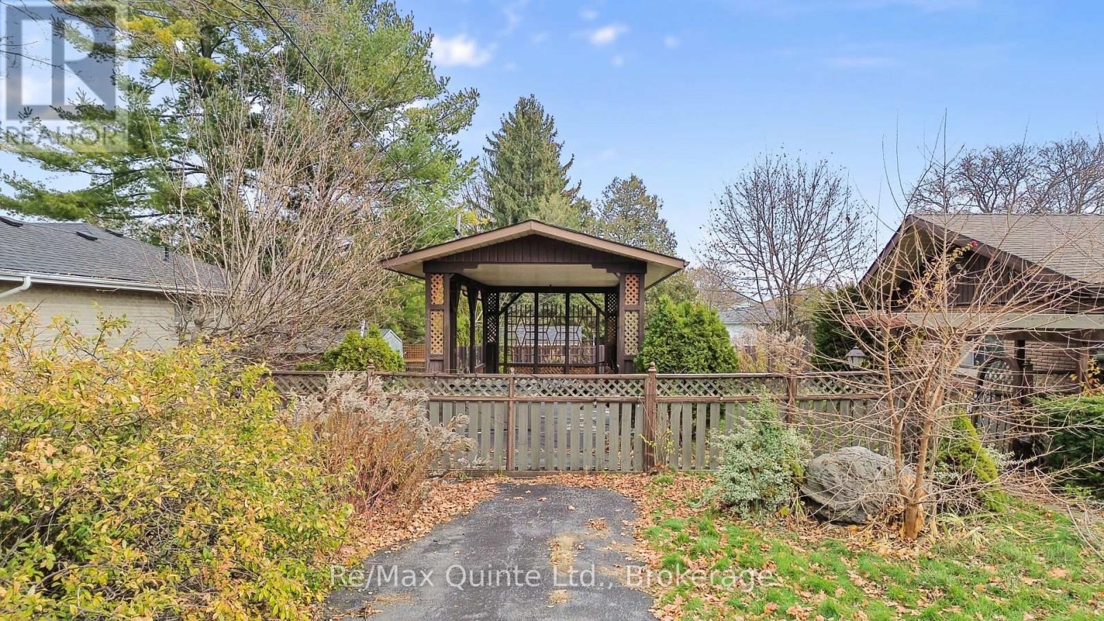 5 STANLEY PARK DRIVE - 8